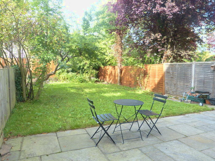 2 Bedroom Ground Flat To Rent In Finchley Road, London, NW11