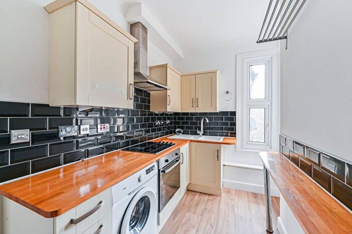 1 Bedroom Flat To Rent In St Augustines Avenue, South Croydon, CR2