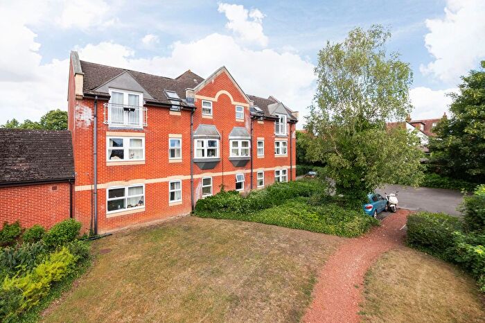 2 Bedroom Flat To Rent In Jackman Close, Abingdon, OX14