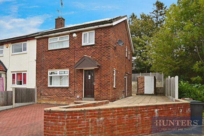 3 Bedroom Semi-detached House For Sale In Raywood Close, Yeadon, Leeds, LS19