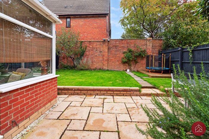 3 Bedroom End Of Terrace House For Sale In Bennett Crescent, Oxford, OX4