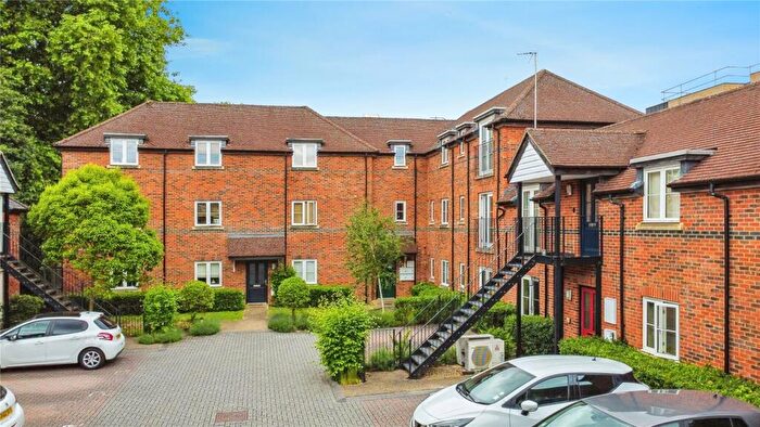2 Bedroom Apartment For Sale In Crown Place, Reading, Berkshire, RG1