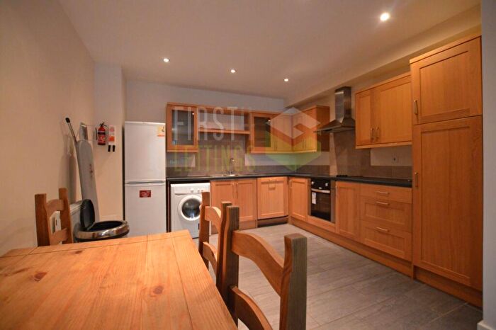 5 Bedroom Semi-Detached House To Rent In Bulwer Road, Clarendon Park, LE2