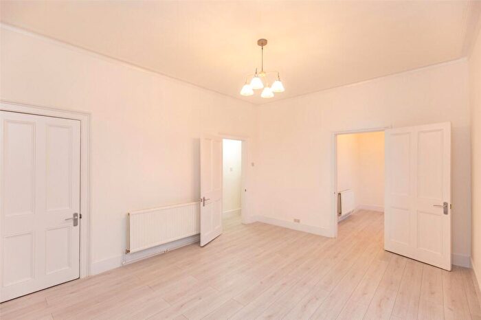 1 Bedroom Apartment For Sale In Cotham Park, Bristol, BS6