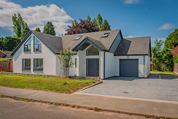 4 Bedroom Detached Bungalow For Sale In Hill Lane, Bassetts Pole, B75