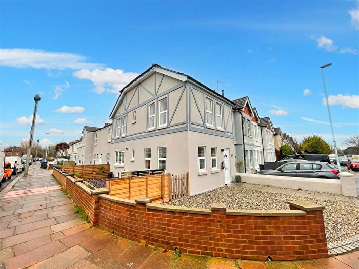 2 Bedroom Maisonette To Rent In The Drive, Worthing, BN11