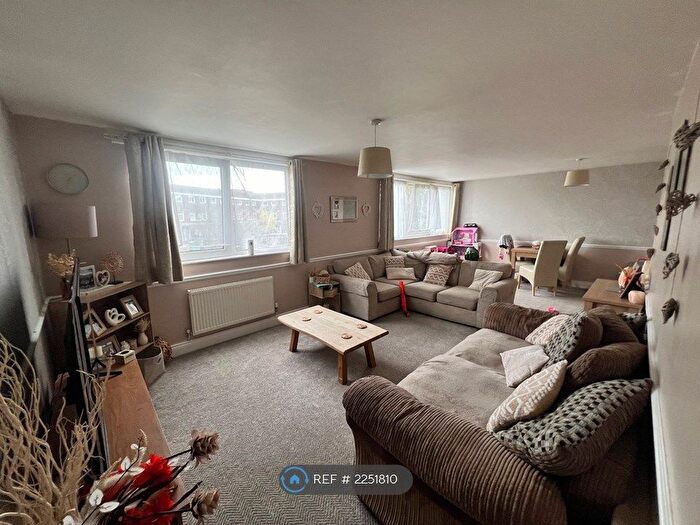 2 Bedroom Flat To Rent In Adastral Road, Poole, BH17