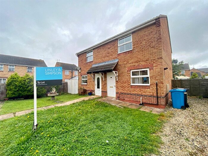 2 Bedroom Semi-Detached House To Rent In Blackhall Close, Kingswood, Hull, East Yorkshire, HU7
