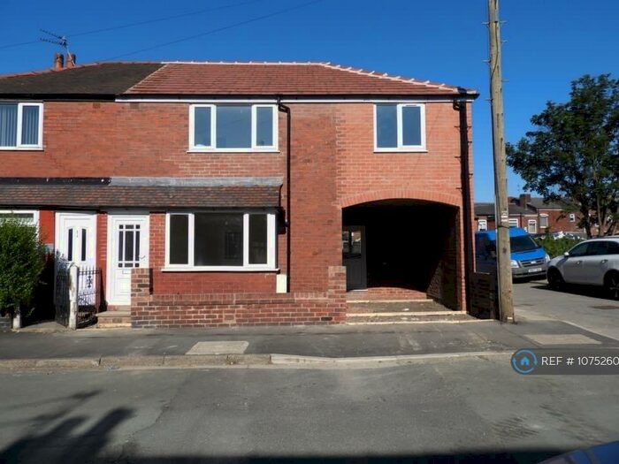 4 Bedroom Semi-Detached House To Rent In Marsland Terrace, Stockport, SK1