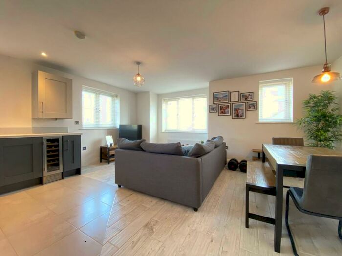 1 Bedroom Apartment For Sale In Sid Courtney Road, Tiddington, CV37