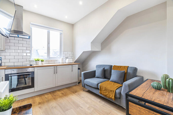 2 Bedroom House To Rent In Winstanley Terrace, Leeds, LS6