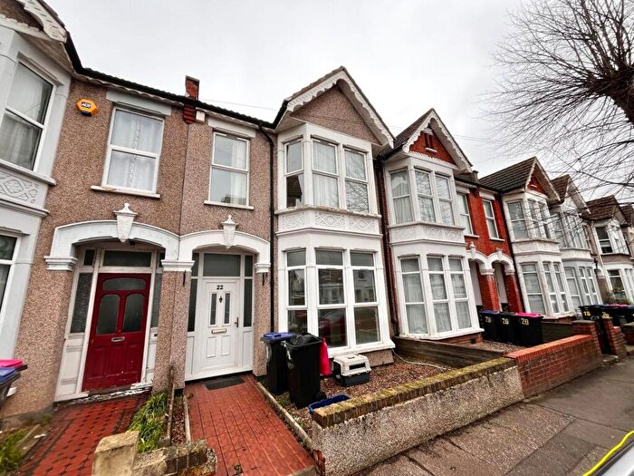 4 Bedroom End Of Terrace House To Rent In Cliff Avenue, Westcliff-on-Sea, Essex, SS0