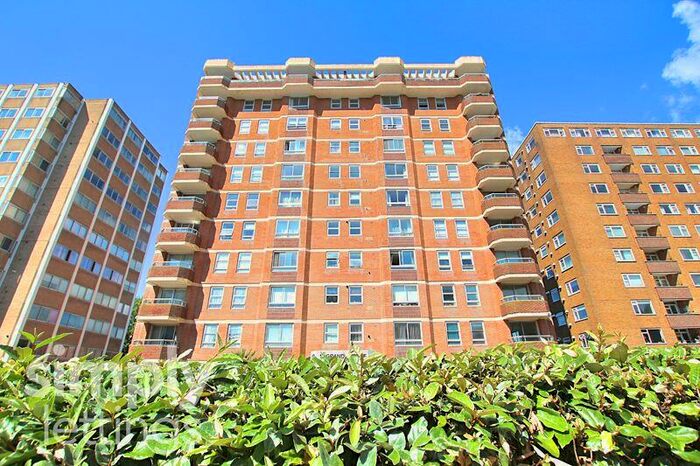 3 Bedroom Flat To Rent In Grand Avenue, Hove, BN3