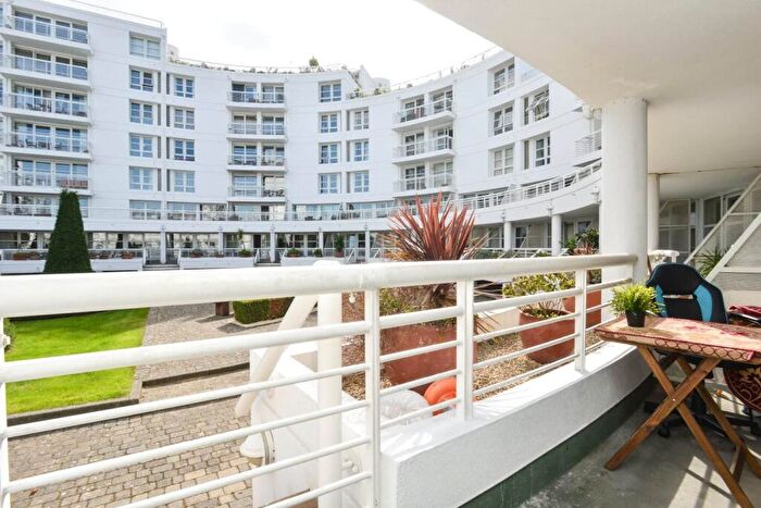 1 Bedroom Apartment To Rent In Pierhead Lock, Manchester Road, Isle Of Dogs, E14