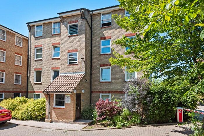 2 Bedroom Flat For Sale In Barker Drive, London, NW1