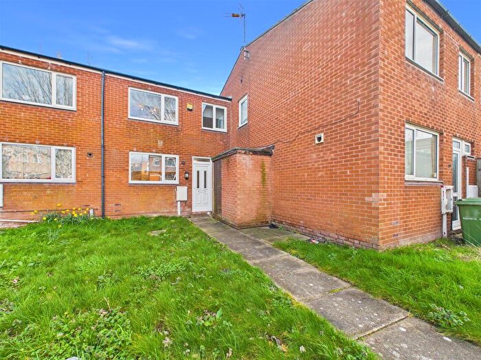 4 Bedroom Property To Rent In Warwick Court, Loughborough, LE11