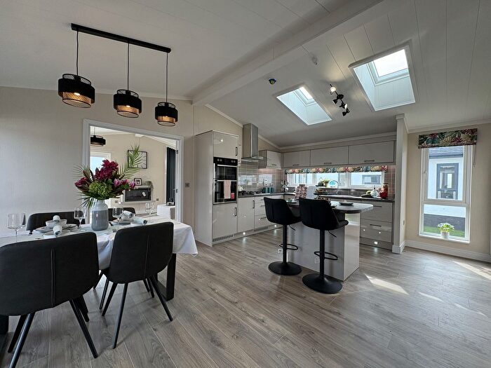 2 Bedroom Park Home For Sale In Seagull Drive, Canvey Island, SS8