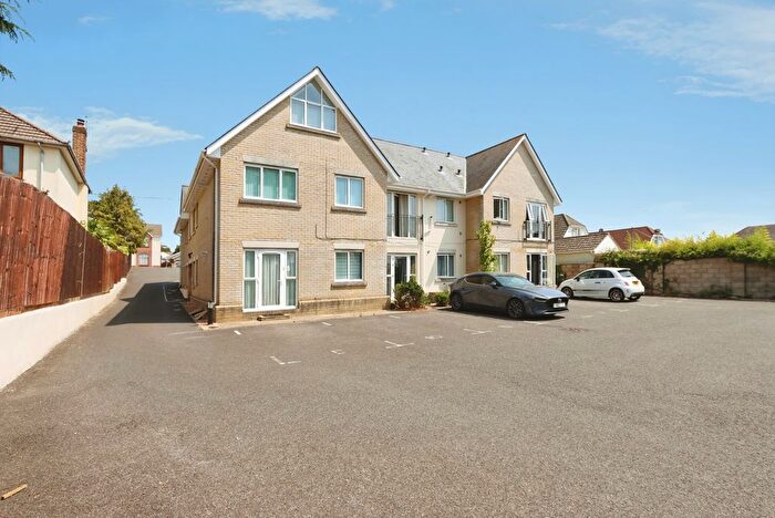 2 Bedroom Flat For Sale In Blandford Road, Poole, Dorset, BH16