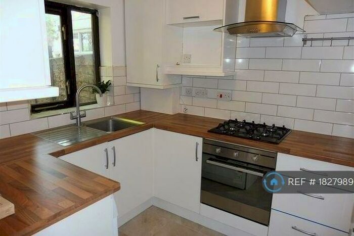 3 Bedroom Semi-Detached House To Rent In Lomond Gardens, South Croydon, CR2