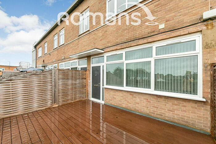 1 Bedroom Apartment To Rent In Crockhamwell Road, Woodley, RG5