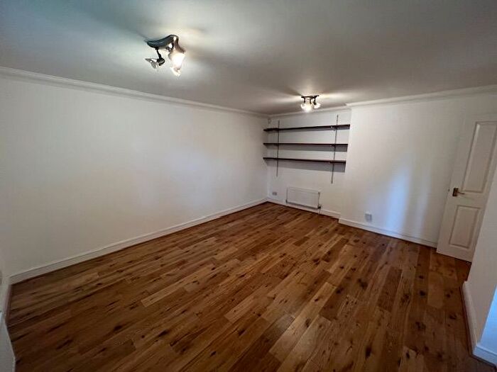 2 Bedroom Flat To Rent In Croxted Road, London, SE21