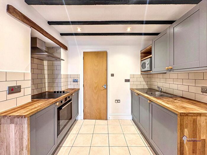 Flat To Rent In A Victoria Road, SO19