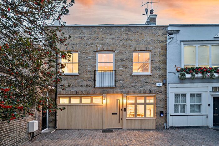 3 Bedroom Detached House For Sale In Buckingham Mews, London, SW1E