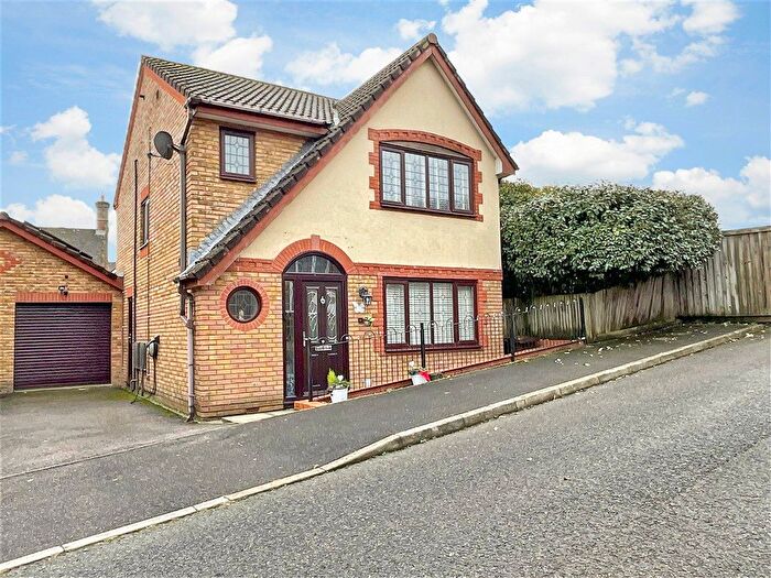 3 Bedroom Detached House For Sale In Pipit Meadow, Uckfield, East Sussex, TN22