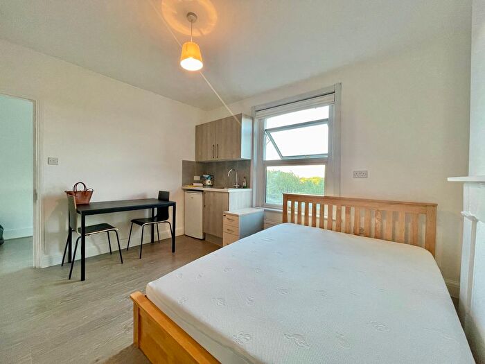 Studio To Rent In Regents Park Road, London, N3