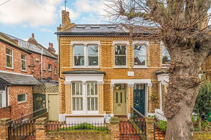 4 Bedroom Property For Sale In Beaconsfield Road, Twickenham, TW1
