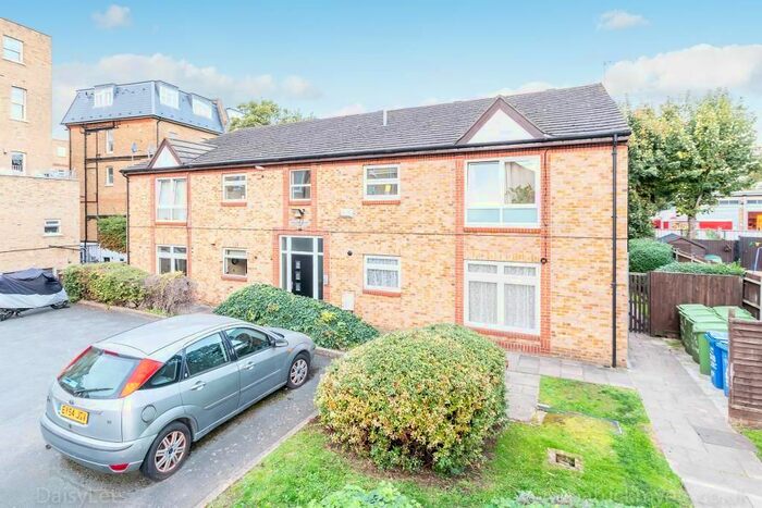 1 Bedroom Flat To Rent In Ferris Road, East Dulwich, London, SE22