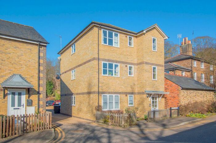 3 Bedroom Flat To Rent In Sidings Court, Hertford, SG14