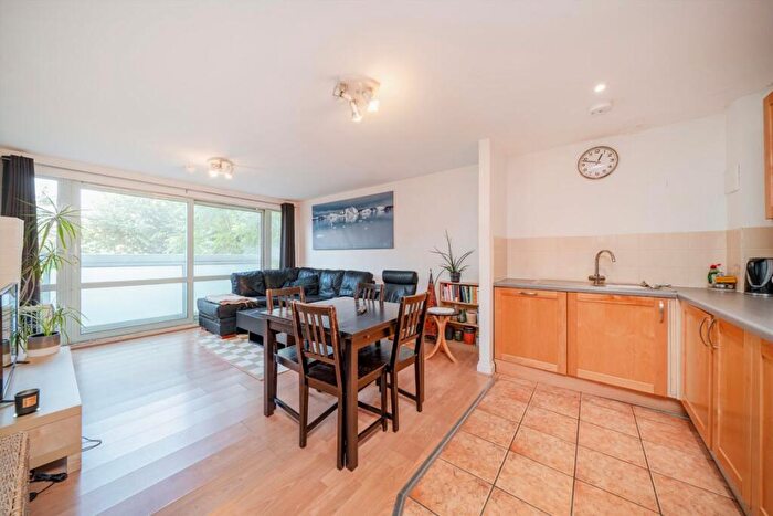 2 Bedroom Flat To Rent In Paton Close, Theatre Building, E3