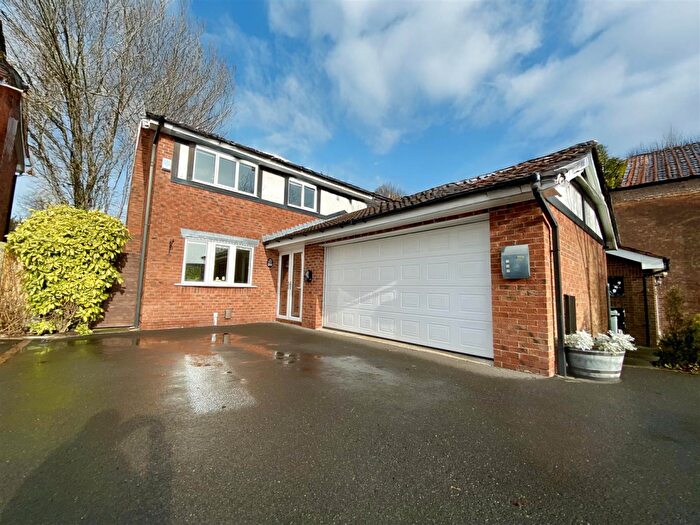 4 Bedroom Detached House For Sale In Linnet Grove, Macclesfield, SK10