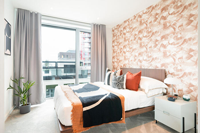 2 Bedroom Apartment To Rent In Nine Elms Lane, London, SW11