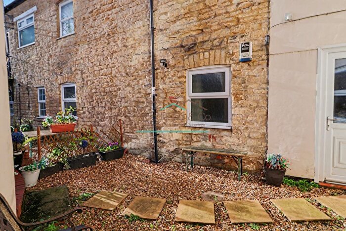 2 Bedroom Flat For Sale In Bridge Street, Raunds, NN9