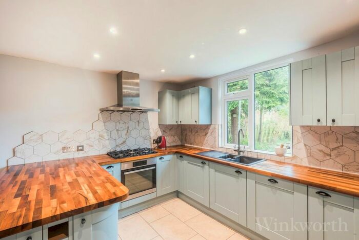 2 Bedroom Maisonette To Rent In Montem Road, London, SE23