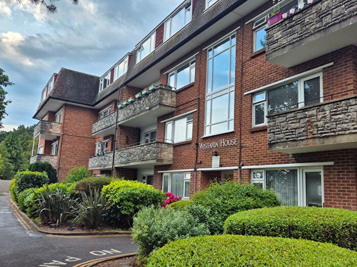 2 Bedroom Flat To Rent In Redhill Drive, Bournemouth, BH10