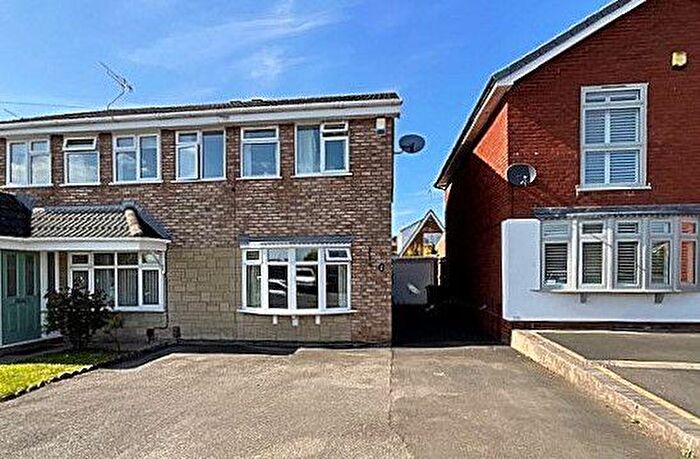 3 Bedroom Semi Detached House For Sale In Catesby Drive, Kingswinford, West Midlands, DY6