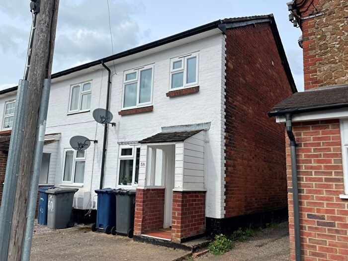 3 Bedroom End Of Terrace House To Rent In Kings Road, Farncombe, GU7
