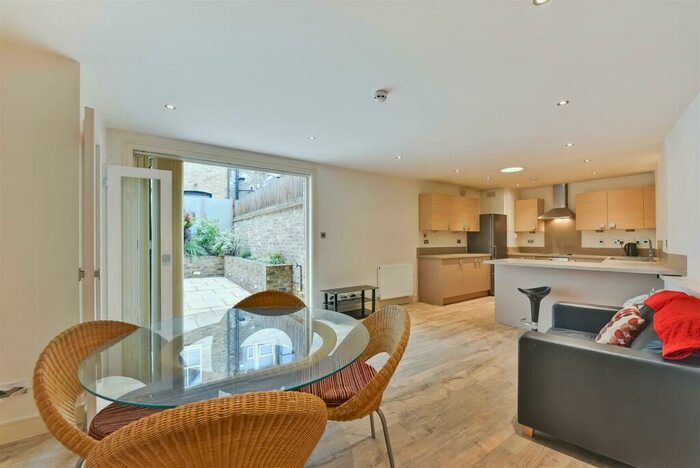 2 Bedroom Apartment To Rent In The Coach House, Kennington Road, SE11