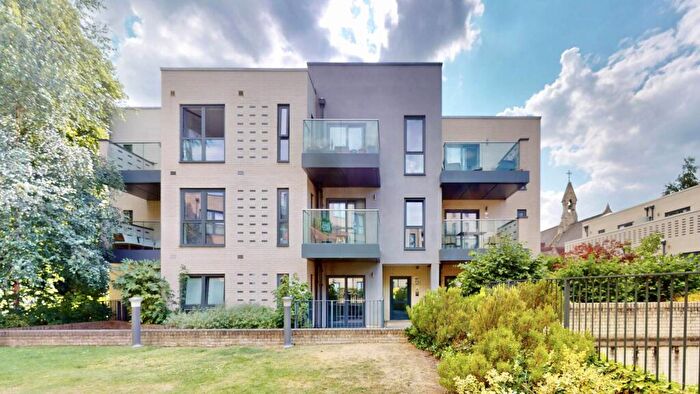 2 Bedroom Apartment For Sale In Bishops Road, Highgate, N6