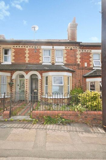 3 Bedroom Terraced House For Sale In Hagley Road, Reading, Berkshire, RG2