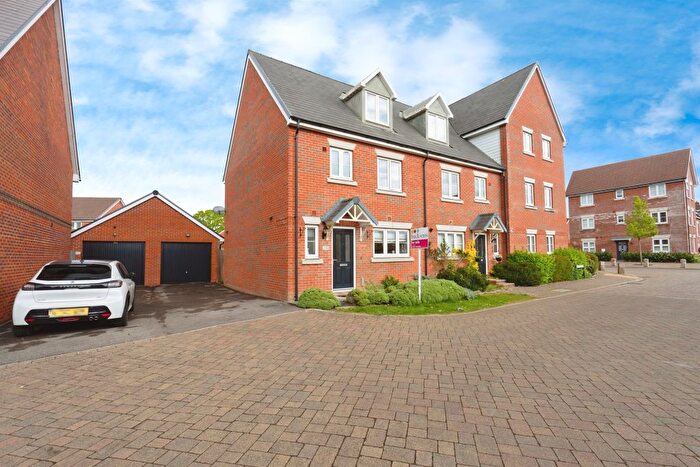 4 Bedroom Semi-Detached House For Sale In Copse View, Worthing, BN13