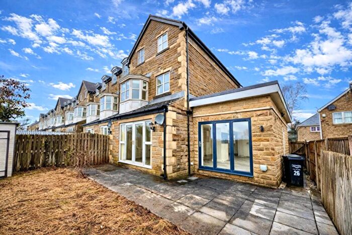 5 Bedroom Town House For Sale In Edgefield Grove, Savile Park, Halifax, HX3