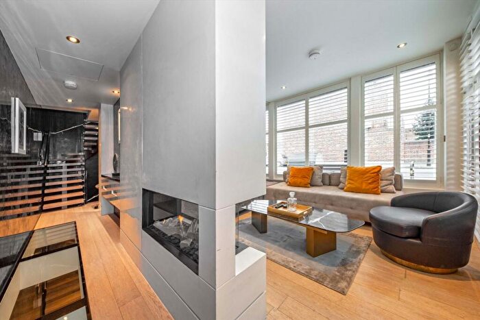 3 Bedroom House To Rent In Halliford Street, London, N1