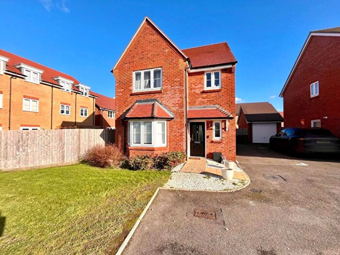 3 Bedroom Detached House For Sale In Millers Land Close, Ash, Surrey, GU12