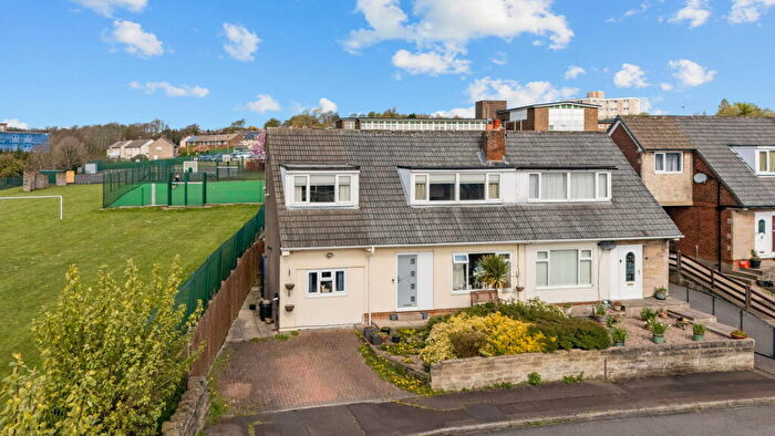 3 Bedroom Semi-Detached House For Sale In Reinwood Avenue, Huddersfield, HD3