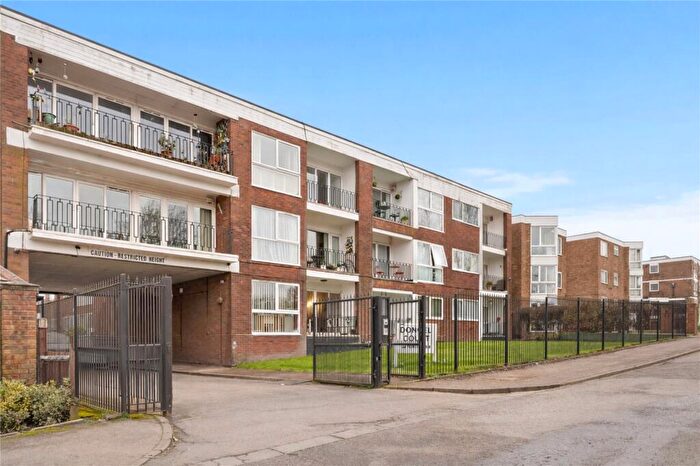 2 Bedroom Flat For Sale In Forest View, Chingford, London, E4