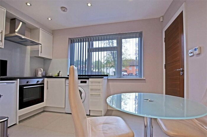 Studio To Rent In Conduit Way, London, NW10